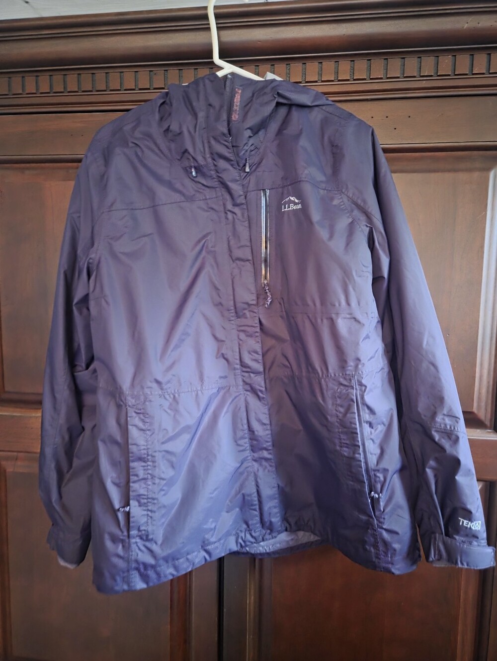 L.L. Bean Womans Dark Purple Waterproof Hooded Raincoat